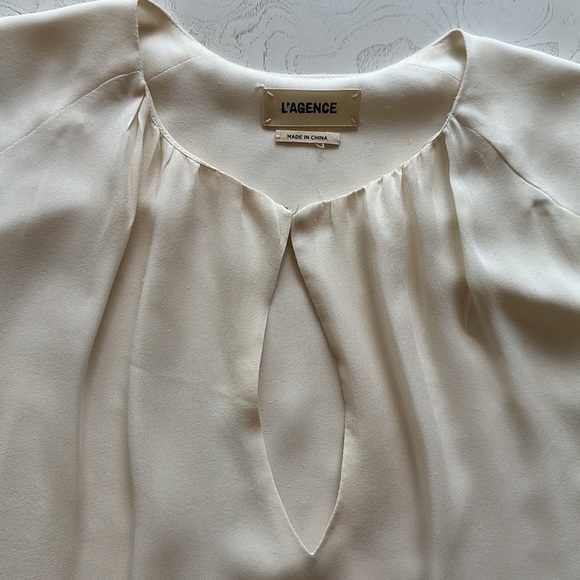 L'agence XS ivory Abella 100% Silk Relaxed Fit Sleeveless Keyhole Blouse - Picture 2 of 9